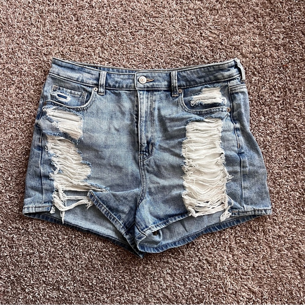 AE medium-wash high-waisted mom shorts (NWOT)